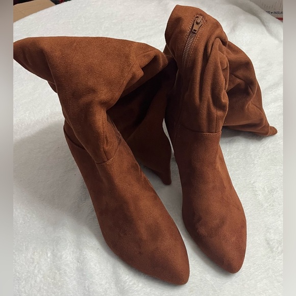 Express brown suede slouchy heeled fall essential boot womens size 9. Like new! - Picture 5 of 14